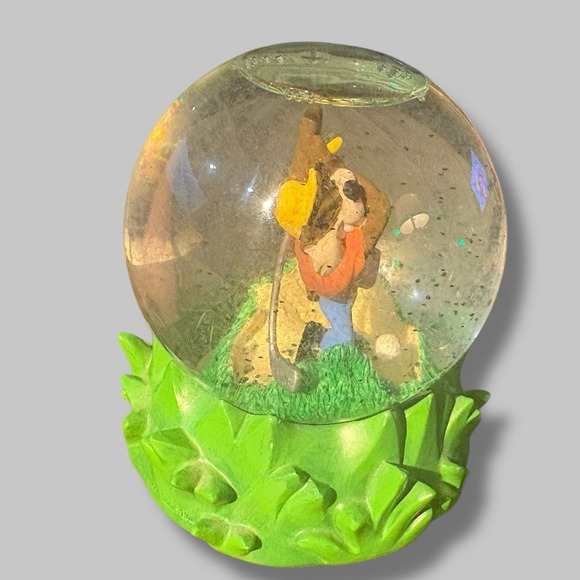 Goebel Vintage 1999 Looney Tunes Tazmanian Devil "Tee'd Off" Golfing Snowglobe - Picture 4 of 5